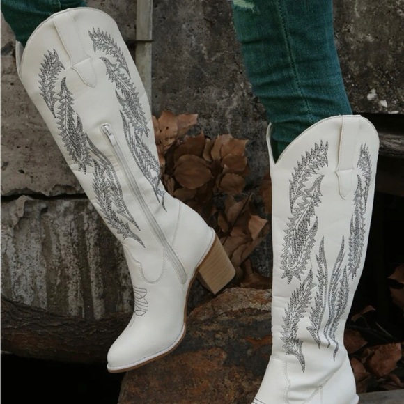 White Western Cowboy Boot Embroidery Detailing - Picture 3 of 5